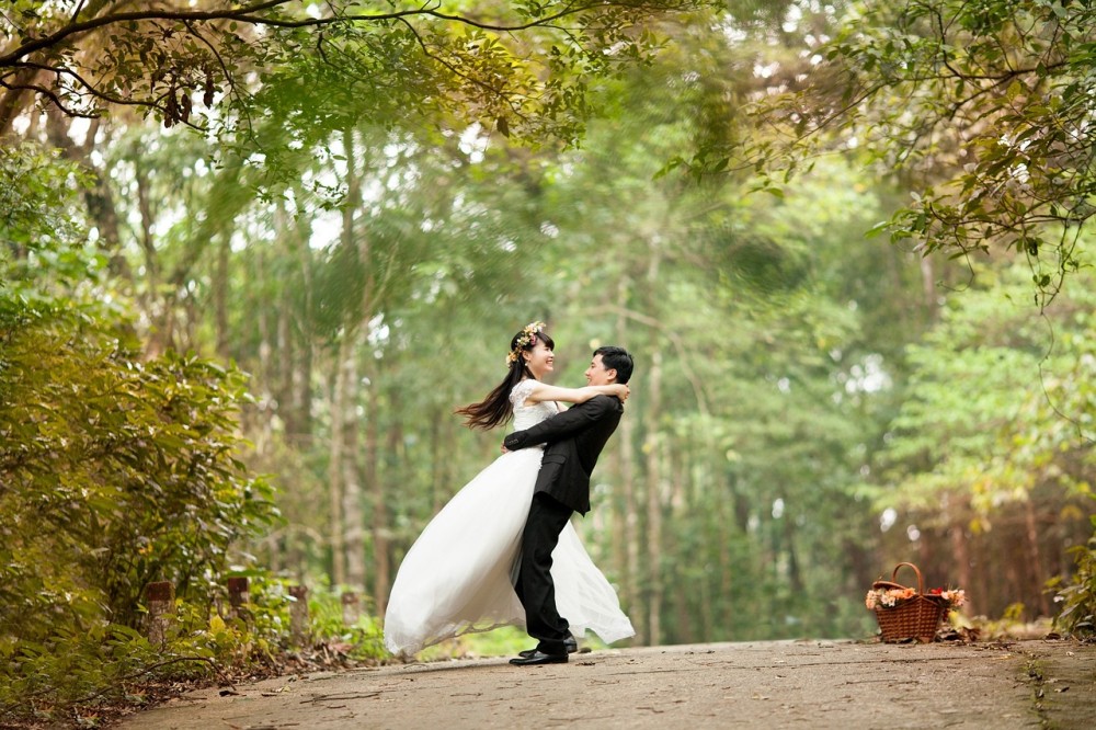 evliligin yuruyup yurumeyecegini evlilik fotograflari ele veriyor